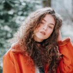 Jak pielęgnować włosy kręcone, aby zachowały sprężystość i blask